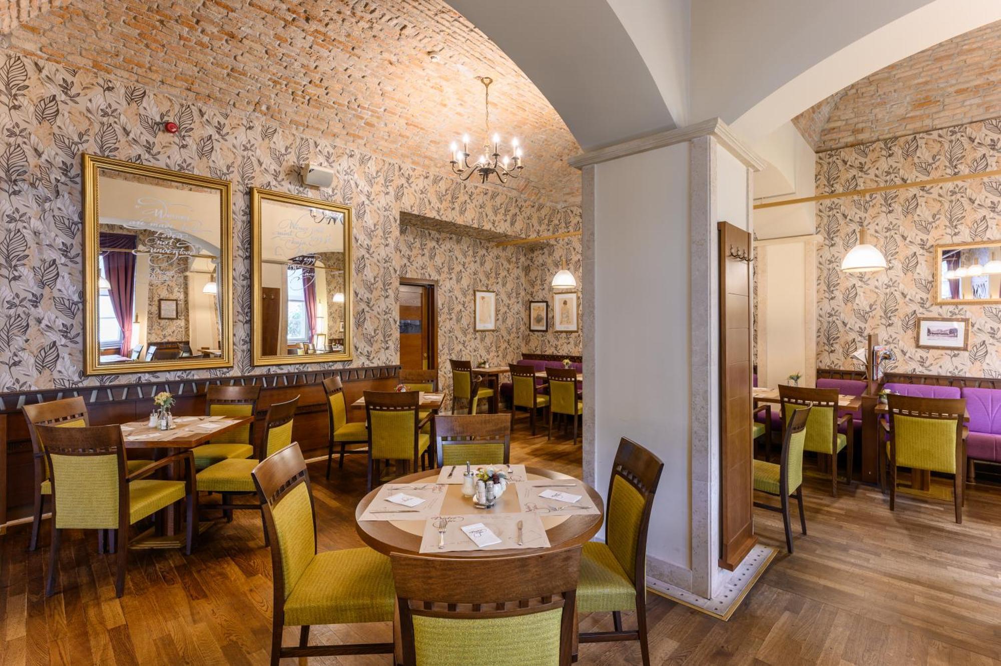 Mercure Szekesfehervar Magyar Kiraly Ngoại thất bức ảnh