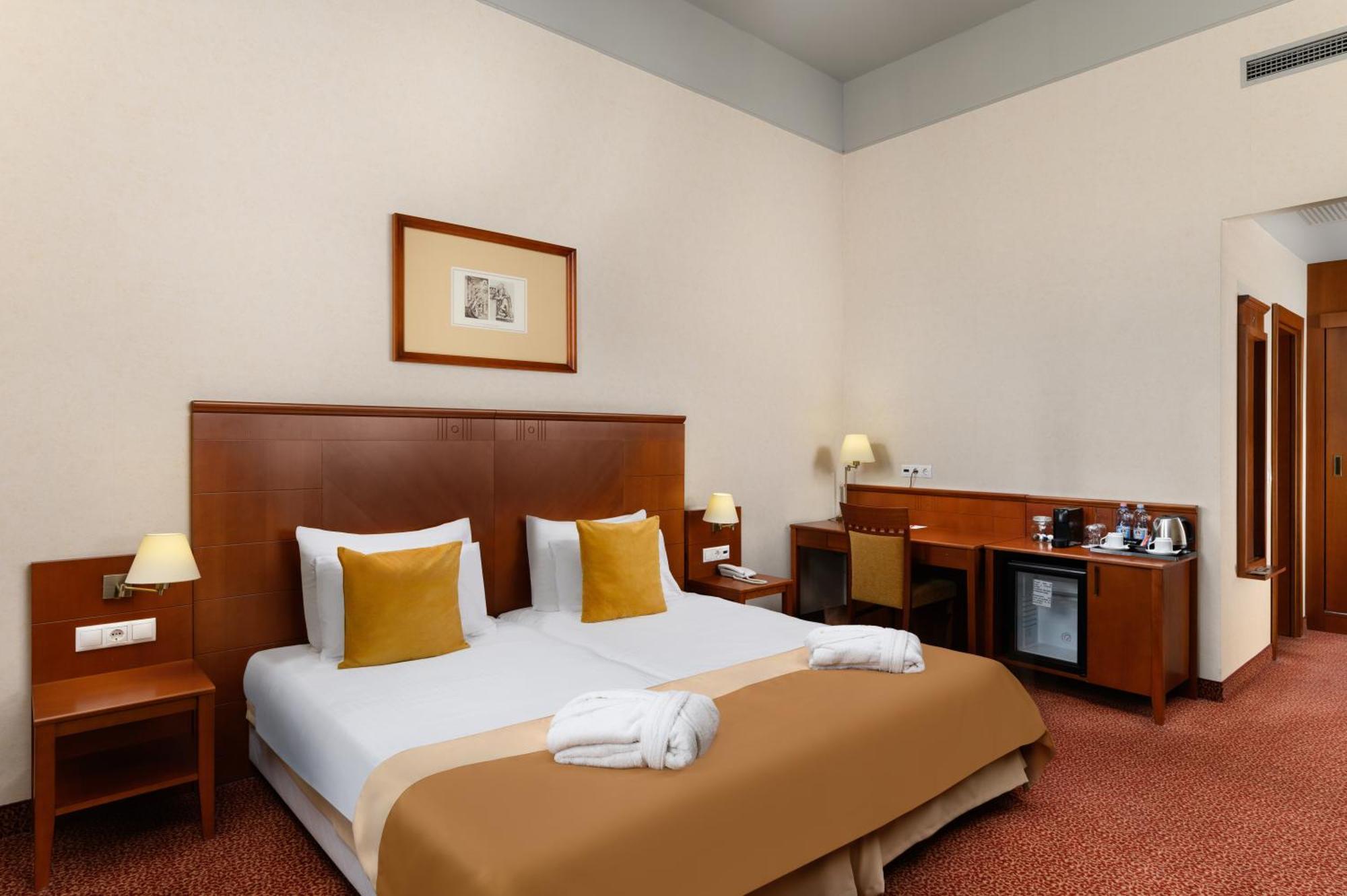 Mercure Szekesfehervar Magyar Kiraly Ngoại thất bức ảnh