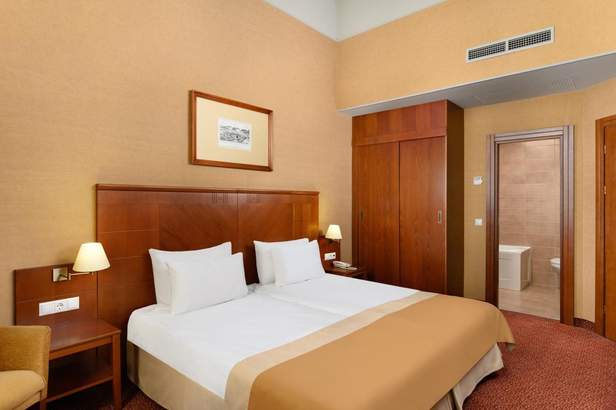Mercure Szekesfehervar Magyar Kiraly Ngoại thất bức ảnh