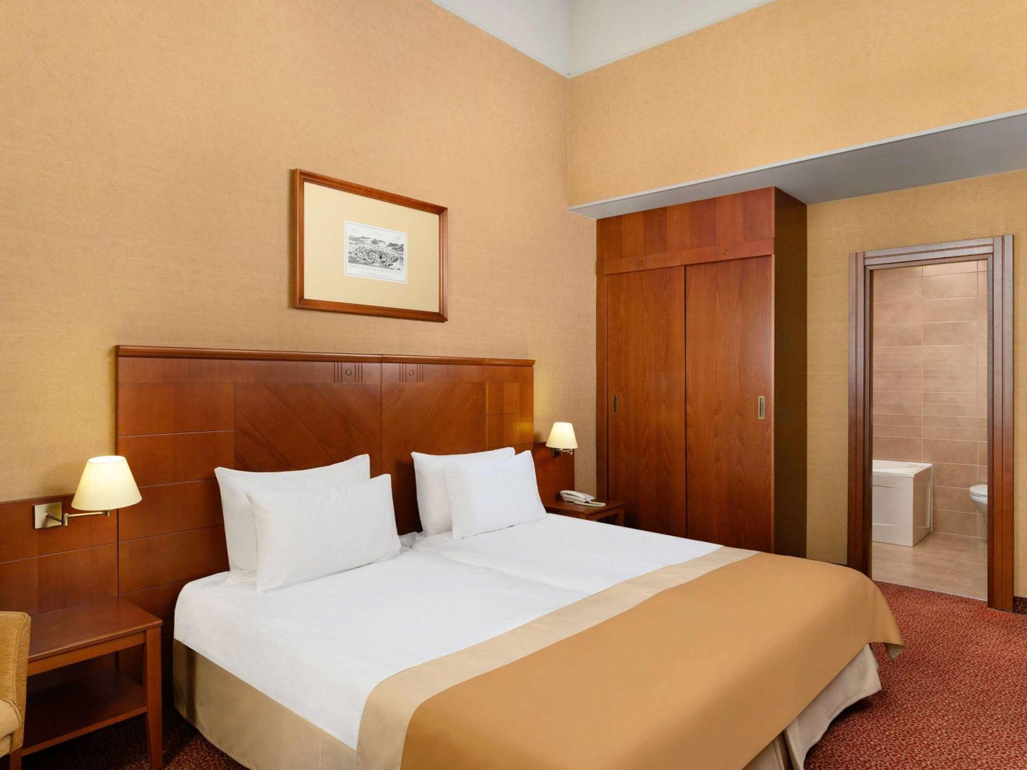 Mercure Szekesfehervar Magyar Kiraly Ngoại thất bức ảnh