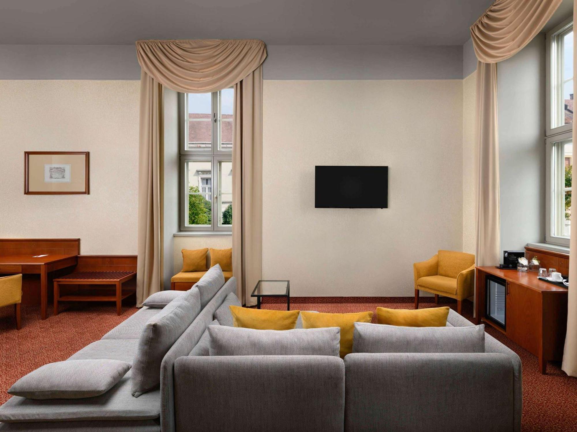 Mercure Szekesfehervar Magyar Kiraly Ngoại thất bức ảnh