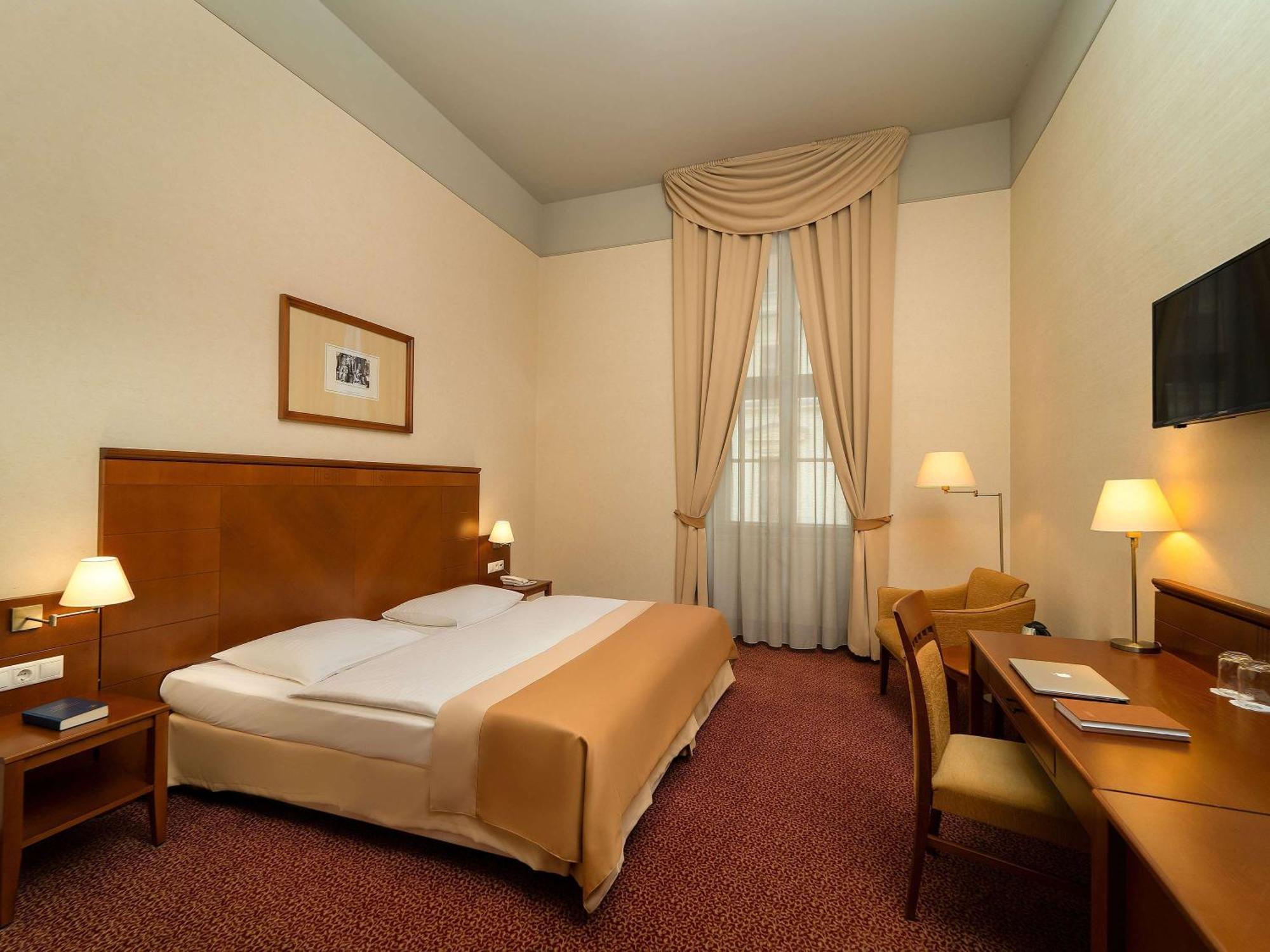 Mercure Szekesfehervar Magyar Kiraly Ngoại thất bức ảnh